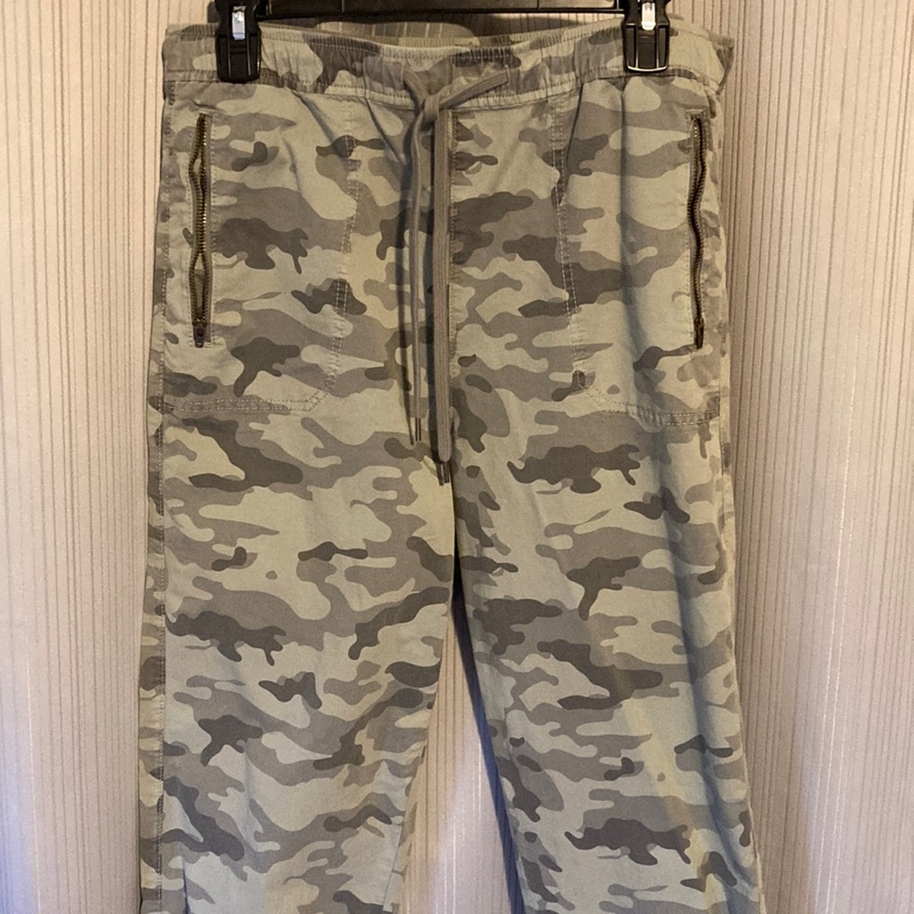 American eagle camouflage cargo pants